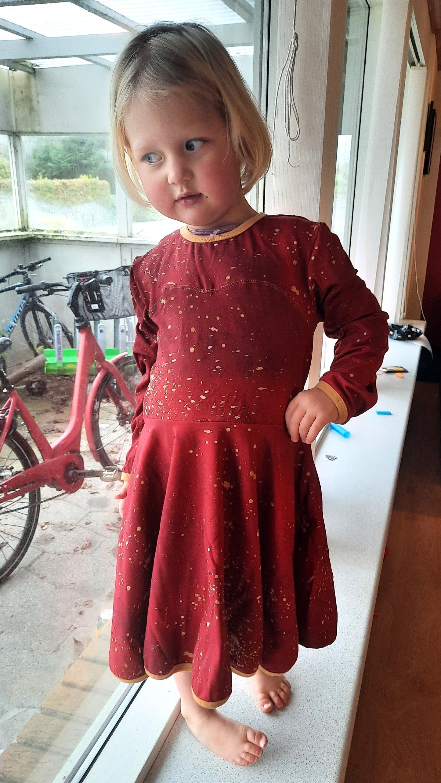 Jerseykjole med hjerteudskæring & fuld sol 110